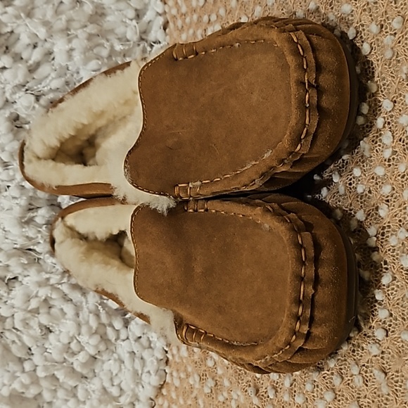 Parfeying Slippers - Picture 2 of 16